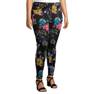 Terra & Sky Plus Size Black Floral Jegging